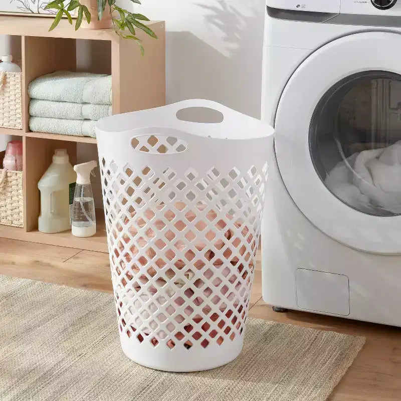 Panier à linge souple de 2,2 boisseaux blanc - Brightroom™ : Panier à linge haut en plastique avec poignées intégrées, motif losanges