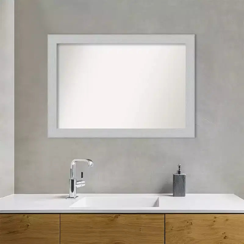 Miroir mural de salle de bain Amanti Art en bois blanc shiplap sans biseau 40" x 28" : matériel de fixation inclus, forme rectangulaire