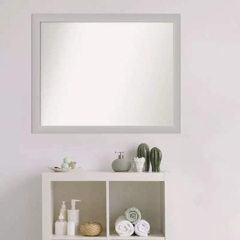 Miroir mural de salle de bain en bois, non biseauté, peu lustré, 31" x 25", argenté - Amanti Art