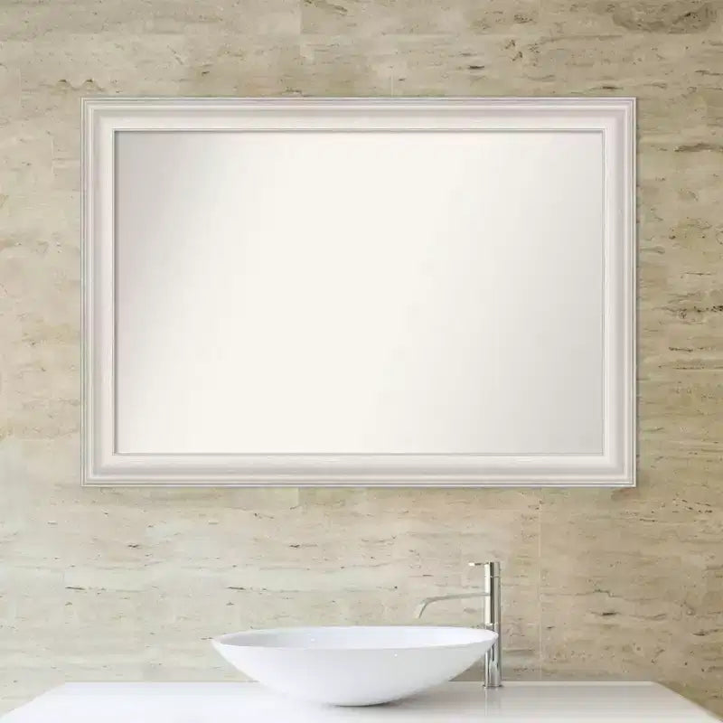 Miroir mural de salle de bain Trio blanc délavé argenté de 41" x 29" sans biseau - Amanti Art