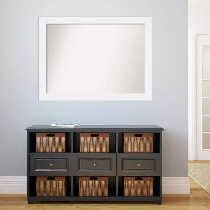 Miroir mural en bois blanc Amanti Art Corvino de 43 po x 32 po sans biseau : design rectangulaire moderne, quincaillerie de montage incluse