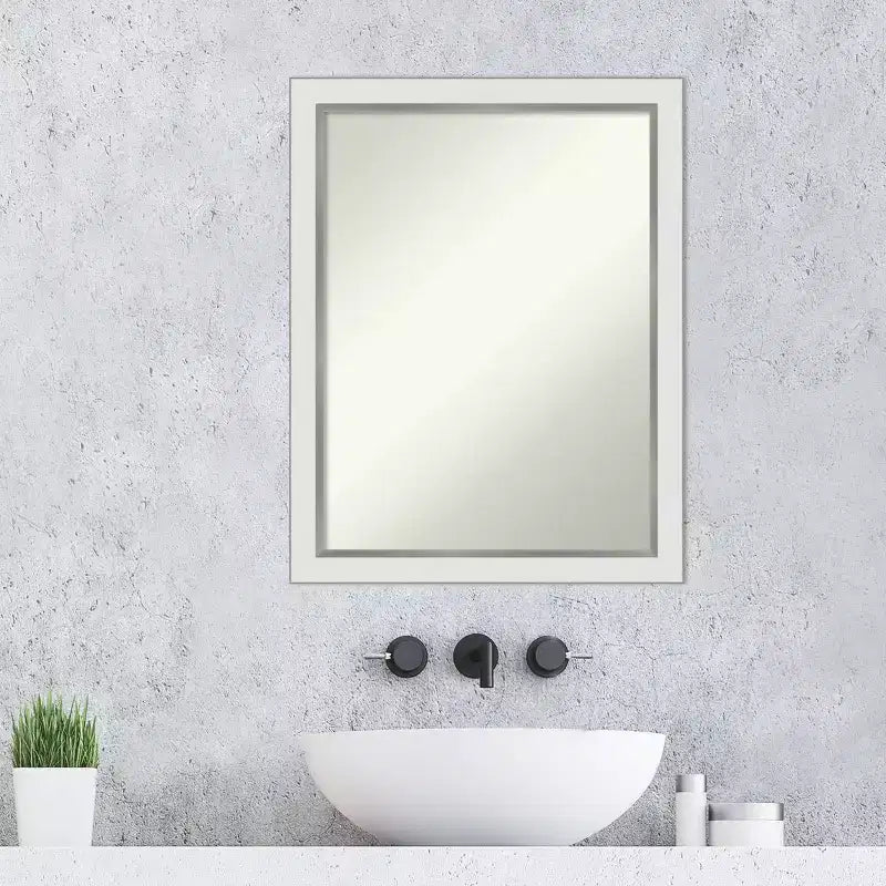 Miroir mural étroit doré Eva de 21 po x 27 po pour salle de bain - Amanti Art : Rectangulaire moderne, à fixer au mur