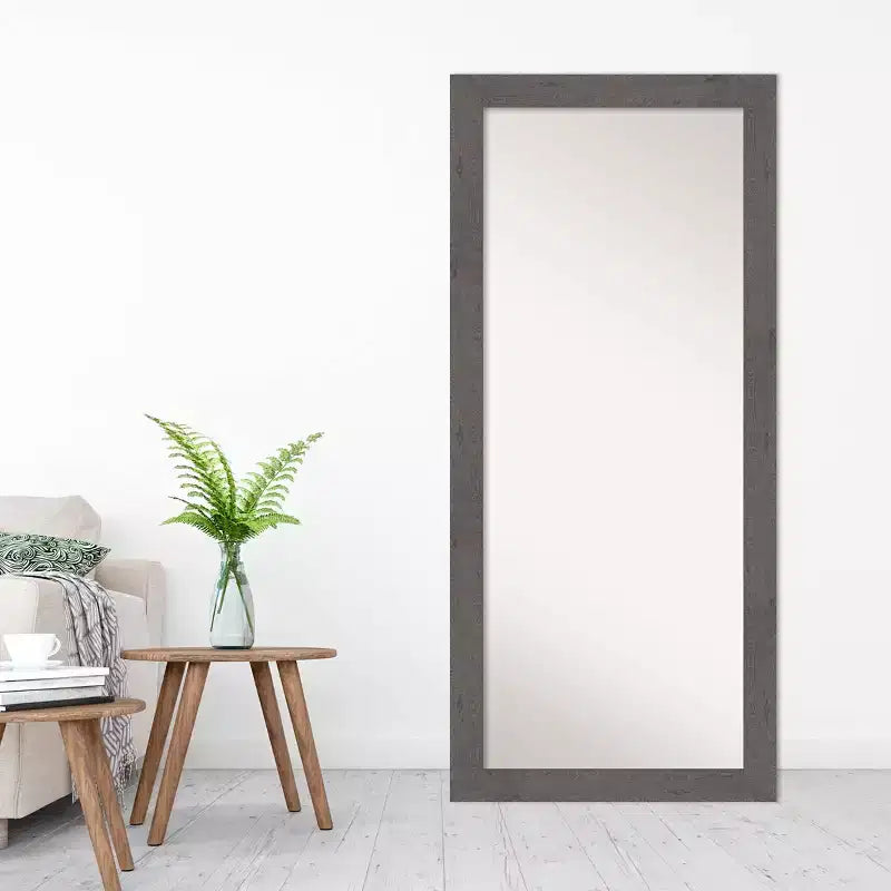Miroir inclinable Rustique à lattes grises 30" x 66" par Amanti Art
