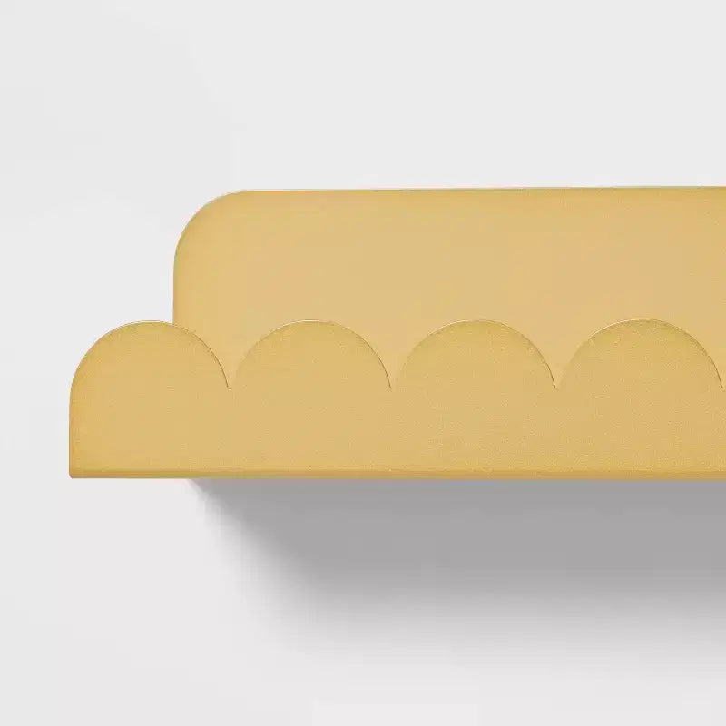 Étagère murale dorée pour enfants en métal Luxe - Pillowfort™ : Organisateur mural flottant en fer festonné, 24 po de large