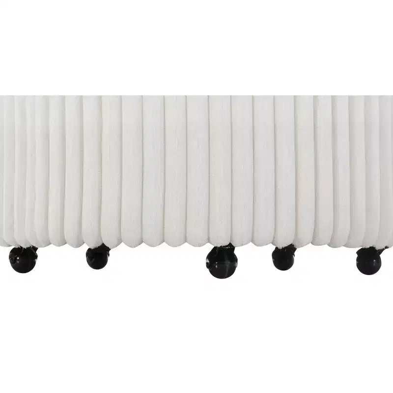 Fauteuil d'appoint rembourré Roundhill Furniture Malna en velours côtelé large avec roulettes, blanc cassé