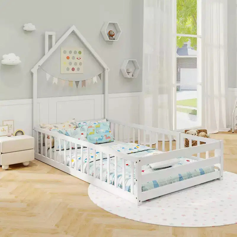 Lit au sol Montessori une place Costway pour tout-petit avec porte verrouillable, garde-corps pleine longueur gris/blanc
