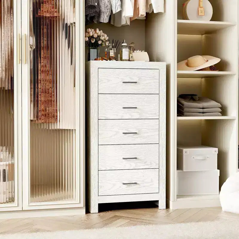 Commode verticale à 5 tiroirs Famapy, commode en bois texturé avec poignées décoratives en métal