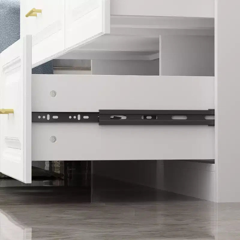 Armoire blanche Hitow, garde-robe moderne minimaliste, motifs à lignes, accessoires dorés