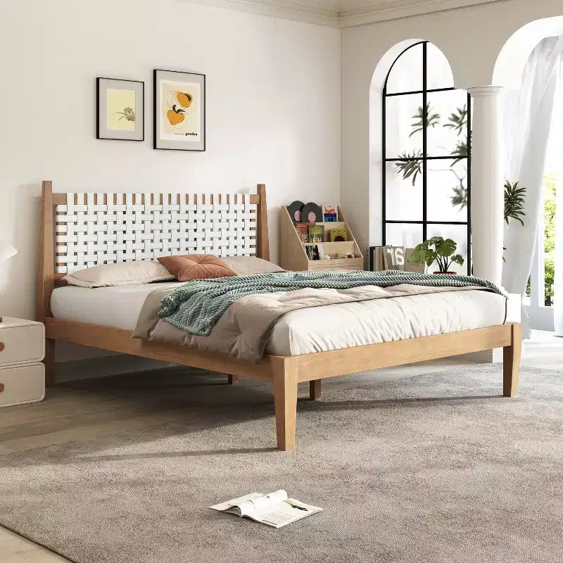 Lit plateforme Christopher Knight Home Callista Queen en bois avec tête de lit en similicuir tissé