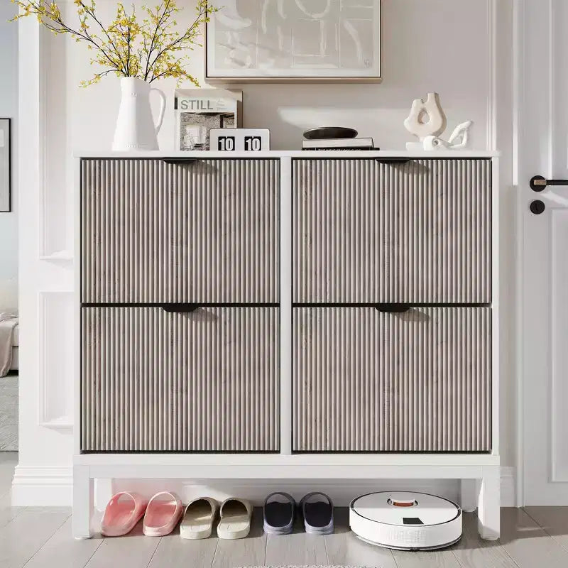Meuble à chaussures cannelé GustoWave avec 4 tiroirs basculants, organisateur de chaussures étroit en bois avec pieds en métal, porte-chaussures moderne de style ferme avec rangement caché