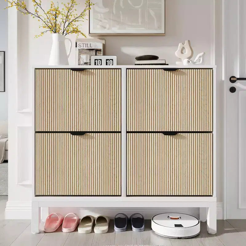 Meuble à chaussures cannelé GustoWave avec 4 tiroirs basculants, organisateur de chaussures étroit en bois avec pieds en métal, porte-chaussures moderne de style ferme avec rangement caché