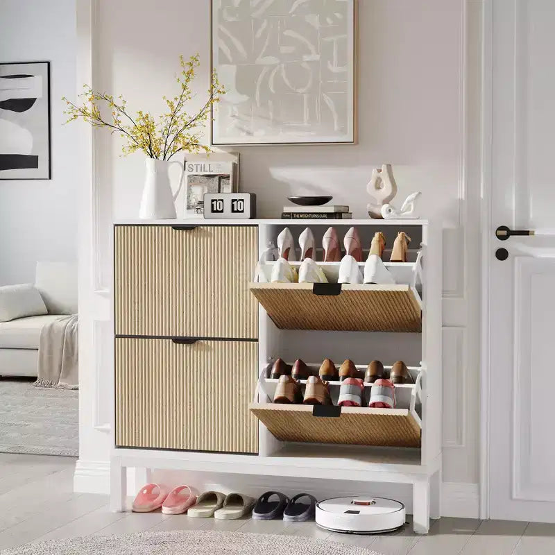 Meuble à chaussures cannelé GustoWave avec 4 tiroirs basculants, organisateur de chaussures étroit en bois avec pieds en métal, porte-chaussures moderne de style ferme avec rangement caché