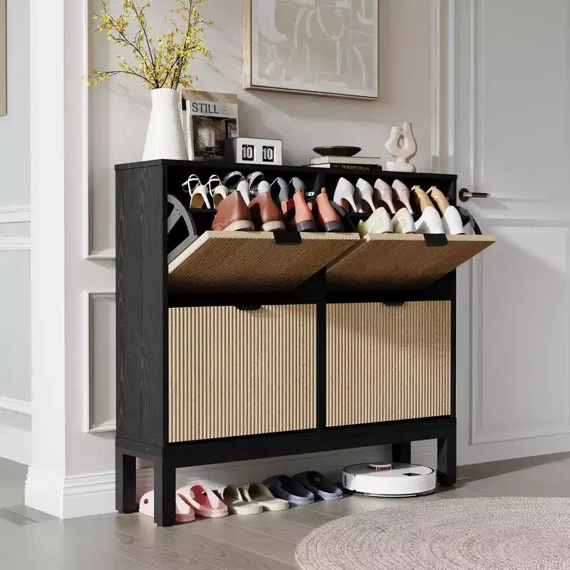 Meuble à chaussures cannelé GustoWave avec 4 tiroirs basculants, organisateur de chaussures étroit en bois avec pieds en métal, porte-chaussures moderne de style ferme avec rangement caché
