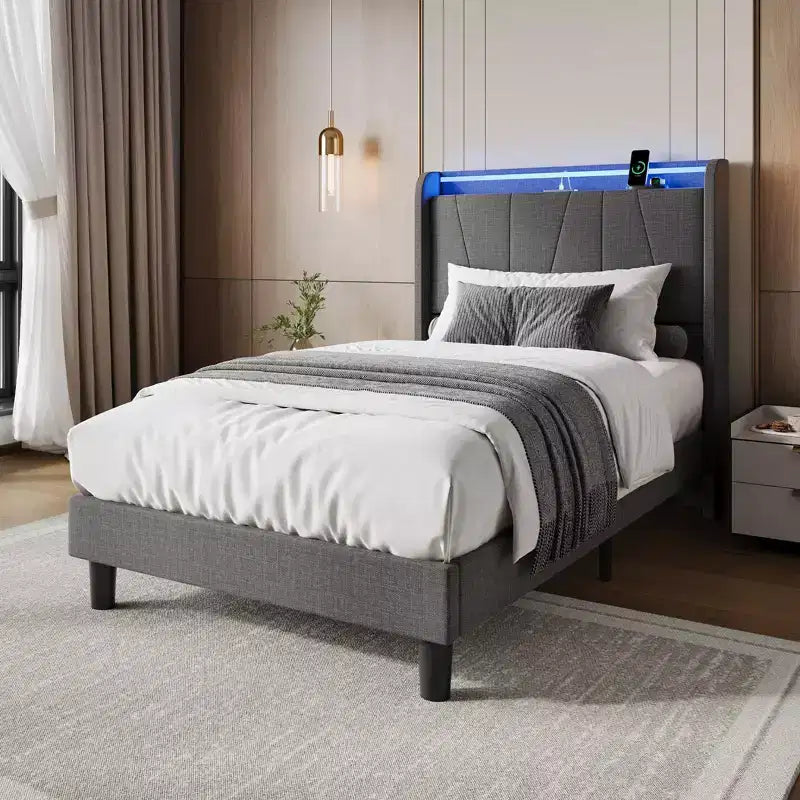 Cadre de lit King LED avec station de recharge, cadre de lit plateforme tapissé avec tête de lit, support à lattes en bois, rangement sous le lit, pas besoin de sommier tapissier