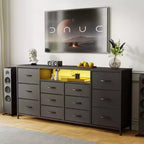Meuble TV commode 63 pouces pour téléviseurs 65, 70, 75 pouces, commode en tissu avec station de charge, lumières LED, étagères ouvertes et commode à 12 tiroirs