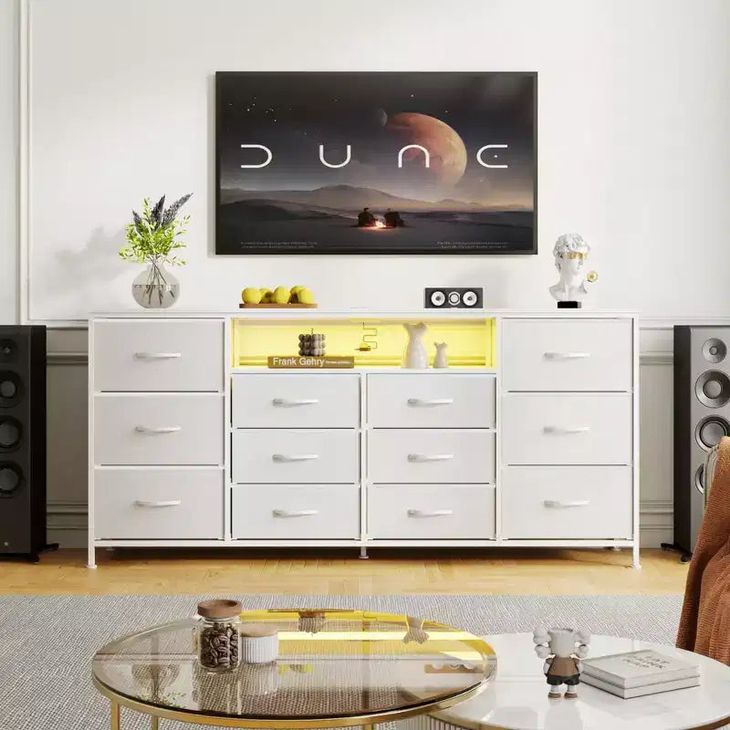 Meuble TV commode 63 pouces pour téléviseurs 65, 70, 75 pouces, commode en tissu avec station de charge, lumières LED, étagères ouvertes et commode à 12 tiroirs