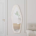 Okak Miroir corporel irrégulier en flanelle ondulée 63 x 24 pouces, miroir pleine longueur à cadre en bois avec support, miroir mural pour dressing, salon