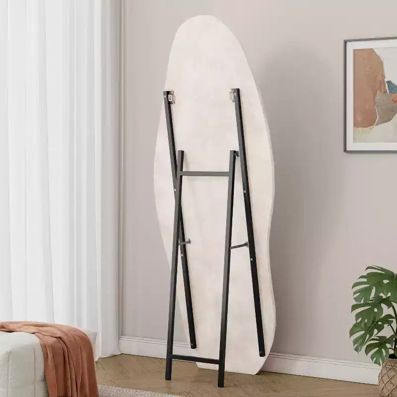 Okak Miroir corporel irrégulier en flanelle ondulée 63 x 24 pouces, miroir pleine longueur à cadre en bois avec support, miroir mural pour dressing, salon