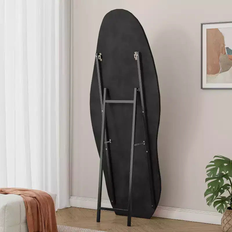 Okak Miroir corporel irrégulier en flanelle ondulée 63 x 24 pouces, miroir pleine longueur à cadre en bois avec support, miroir mural pour dressing, salon