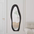 Okak Miroir corporel irrégulier en flanelle ondulée 63 x 24 pouces, miroir pleine longueur à cadre en bois avec support, miroir mural pour dressing, salon