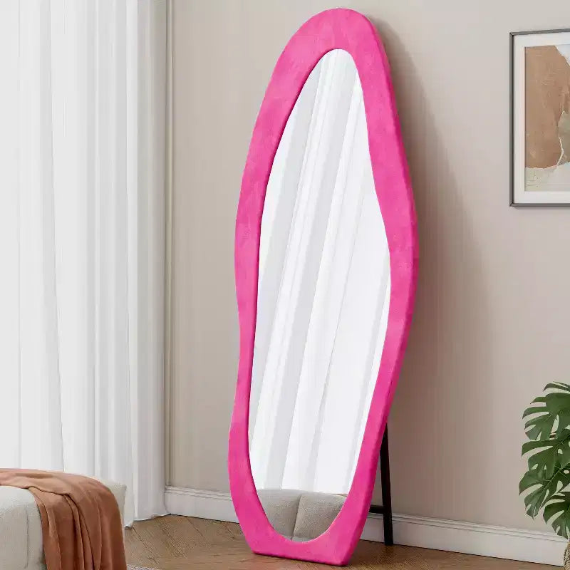 Okak Miroir corporel irrégulier en flanelle ondulée 63 x 24 pouces, miroir pleine longueur à cadre en bois avec support, miroir mural pour dressing, salon