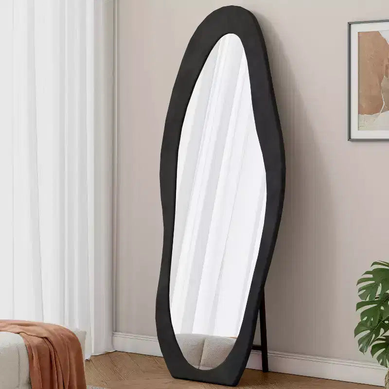 Okak Miroir corporel irrégulier en flanelle ondulée 63 x 24 pouces, miroir pleine longueur à cadre en bois avec support, miroir mural pour dressing, salon
