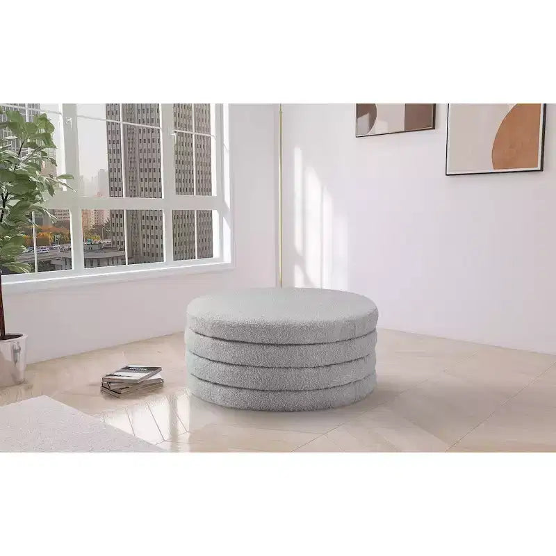 Meridian Furniture, Table basse en tissu bouclé Aphia