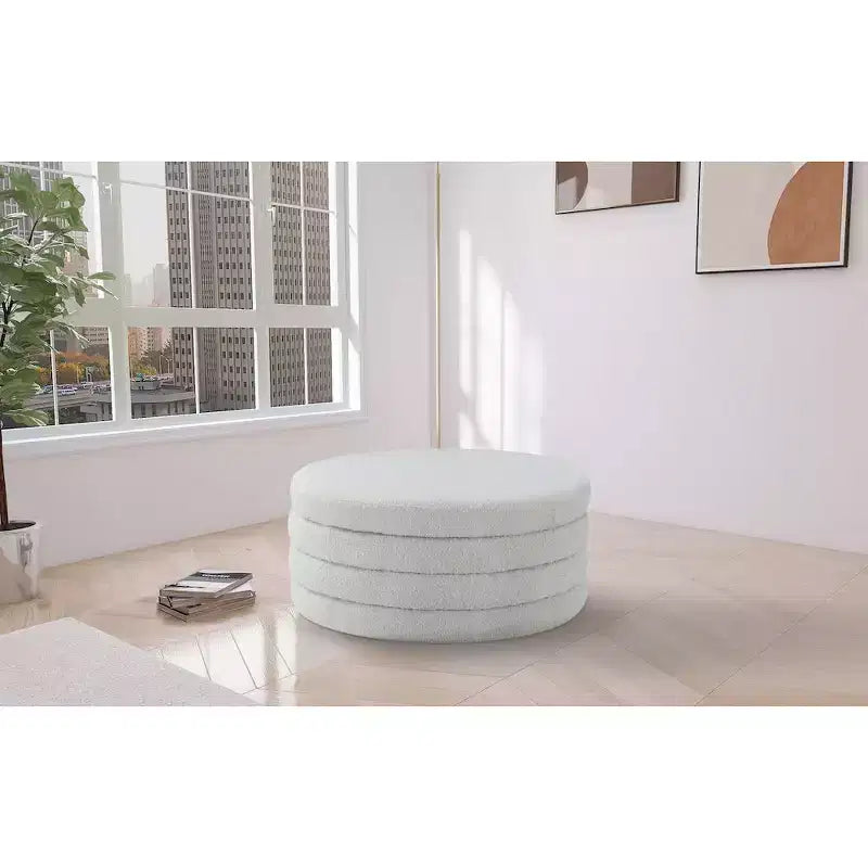 Meridian Furniture, Table basse en tissu bouclé Aphia