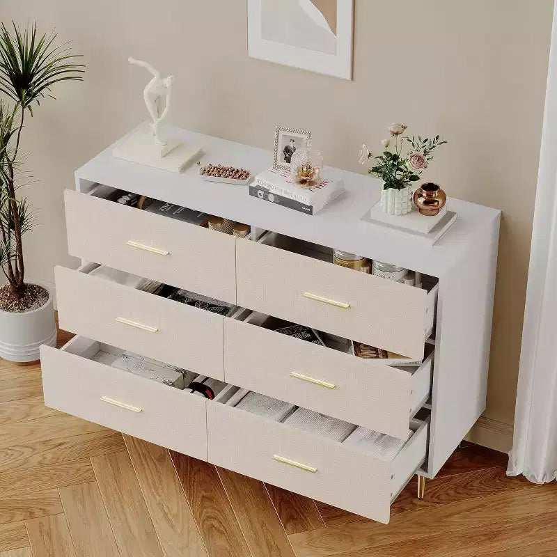 Commode blanche à 6 tiroirs COZONY, commode moderne avec pieds et poignées en métal doré, meuble de rangement en bois avec façade en tissu pour chambre à coucher, salon