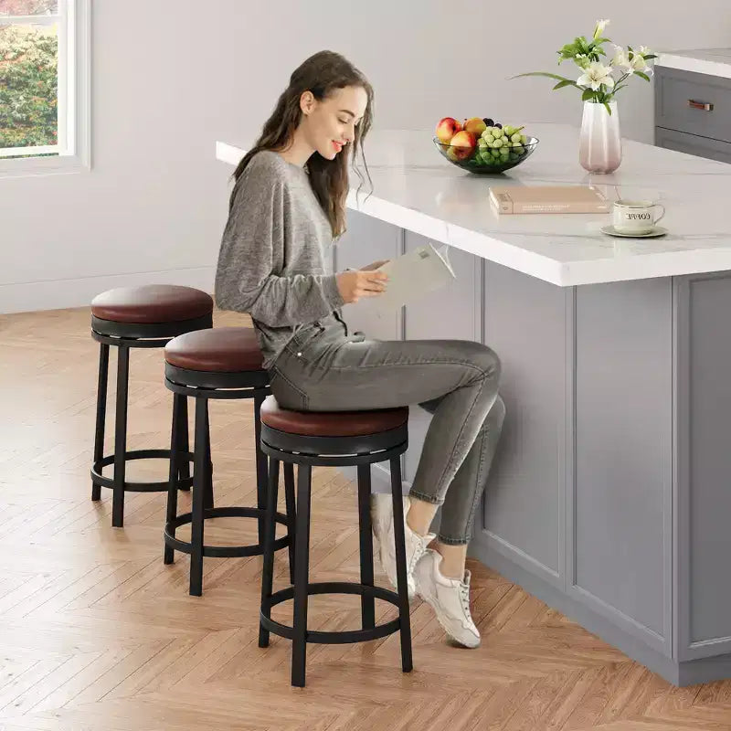 Ensemble de 2 tabourets de bar, hauteur 61 cm, revêtement en cuir PU et cadre en métal noir, tabourets de bar ronds sans dossier pour îlot de cuisine, salle à manger, bar à domicile