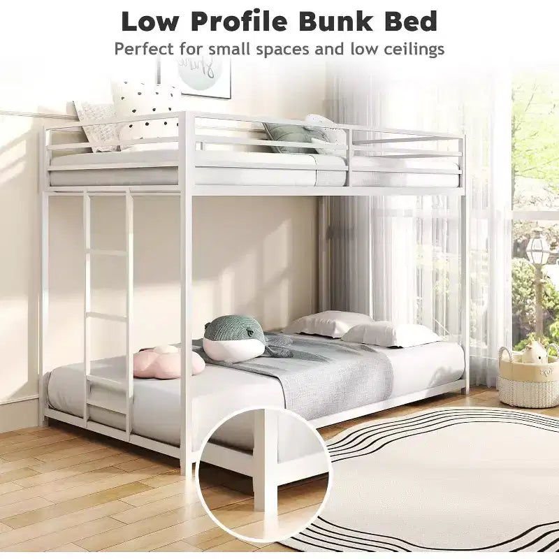 Lits Superposés Jumeaux Zevemomo, Lits Superposés en Métal à Profil Bas avec Barrière de Sécurité et Échelle sur Toute la Longueur, Gain de Place, Pas de Sommier Tapissier Nécessaire, Blanc