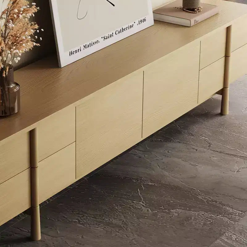 Meuble TV Luck Live de style moderne du milieu du siècle, 220 cm, avec poignées et pieds en bois massif, charnières à fermeture douce et ouvertures pour la gestion des câbles, couleur naturelle