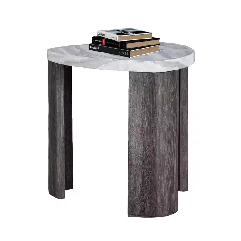 Table d'appoint contemporaine en bois d'hévéa triangulaire Declan GDFStudio avec roulettes dissimulées