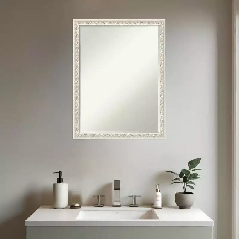 Miroir mural de salle de bain Amanti Art Bethany, encadré de bois biseauté d'un demi-pouce