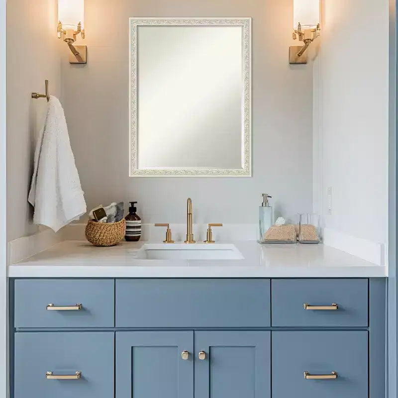 Miroir mural de salle de bain Amanti Art Bethany, encadré de bois biseauté d'un demi-pouce