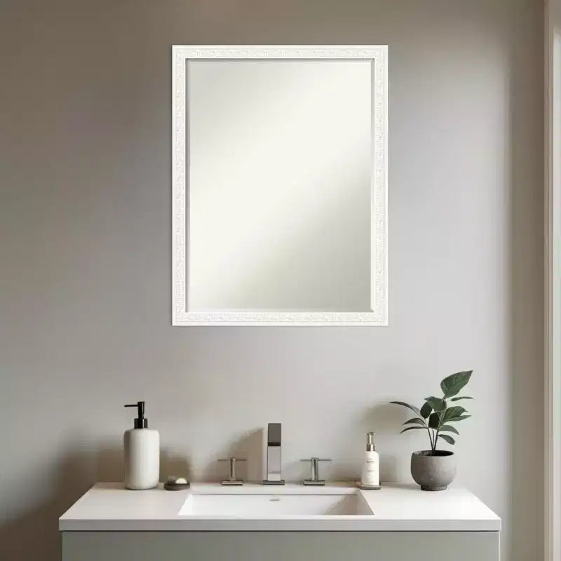 Miroir mural de salle de bain Amanti Art Bethany, encadré de bois biseauté d'un demi-pouce