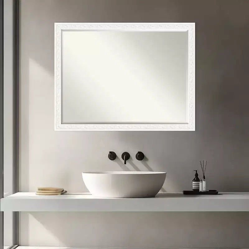 Miroir mural de salle de bain Amanti Art Bethany, encadré de bois biseauté d'un demi-pouce