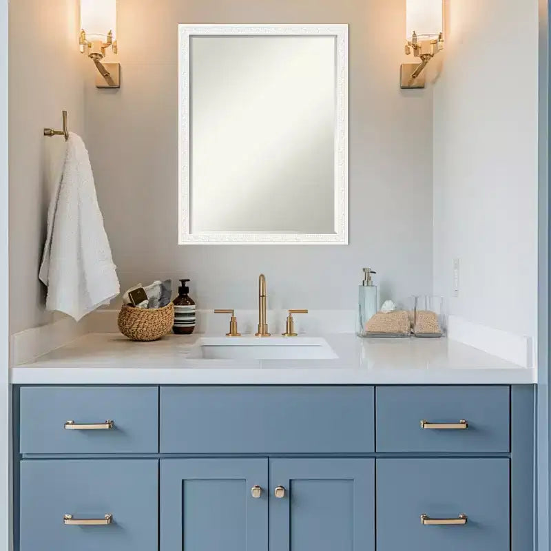 Miroir mural de salle de bain Amanti Art Bethany, encadré de bois biseauté d'un demi-pouce
