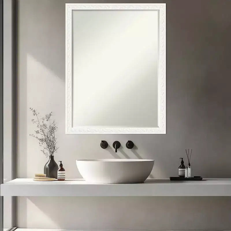 Miroir mural de salle de bain Amanti Art Bethany, encadré de bois biseauté d'un demi-pouce