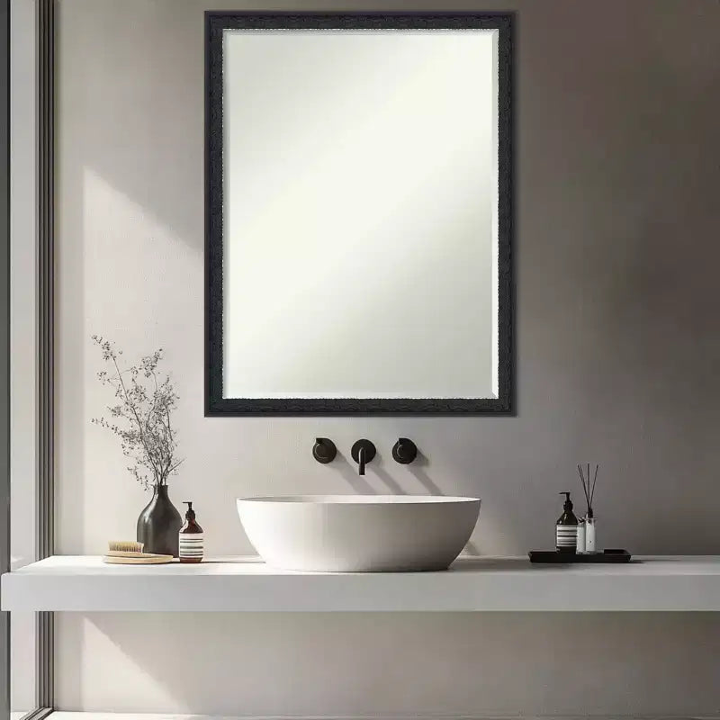 Miroir mural de salle de bain Amanti Art Bethany, encadré de bois biseauté d'un demi-pouce