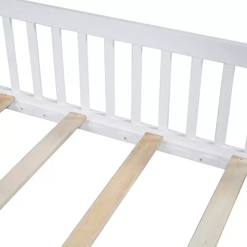 Lit plateforme en bois pleine grandeur en forme de maison avec garde-corps, cadre de lit en bois massif au sol avec tête de lit en forme de maison pour enfants