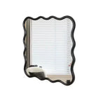 Miroir de salle de bain carré moderne Okak 36 pouces avec cadre ondulé en bois massif, miroir mural à haute réflexion, miroir de courtoisie pour salle de bain, salon