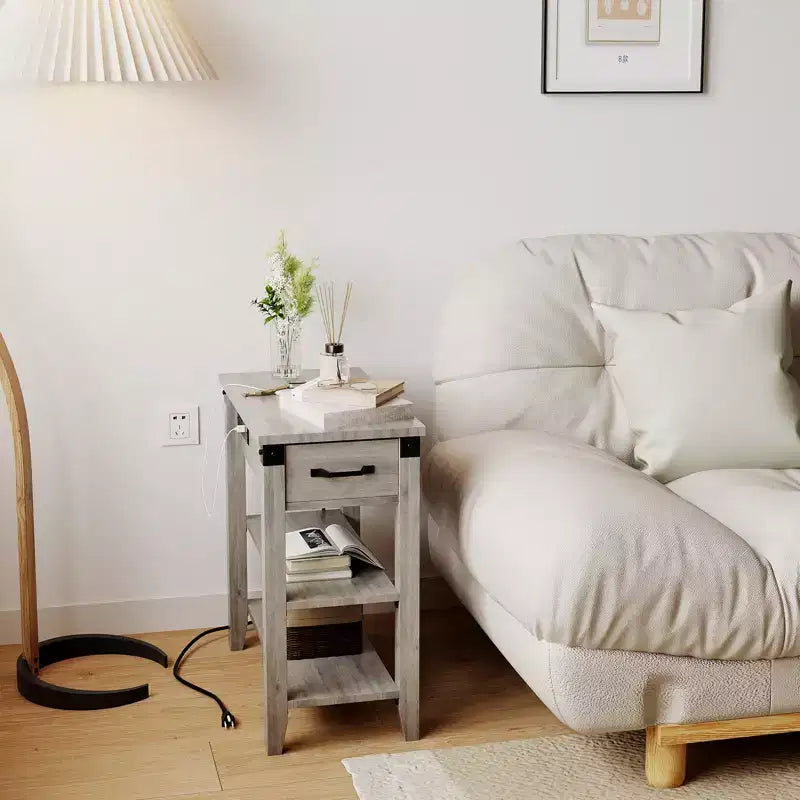Table de chevet COZONY avec station de charge, rangement à tiroirs à 3 niveaux, table d'appoint étroite pour salon, chambre à coucher, bureau