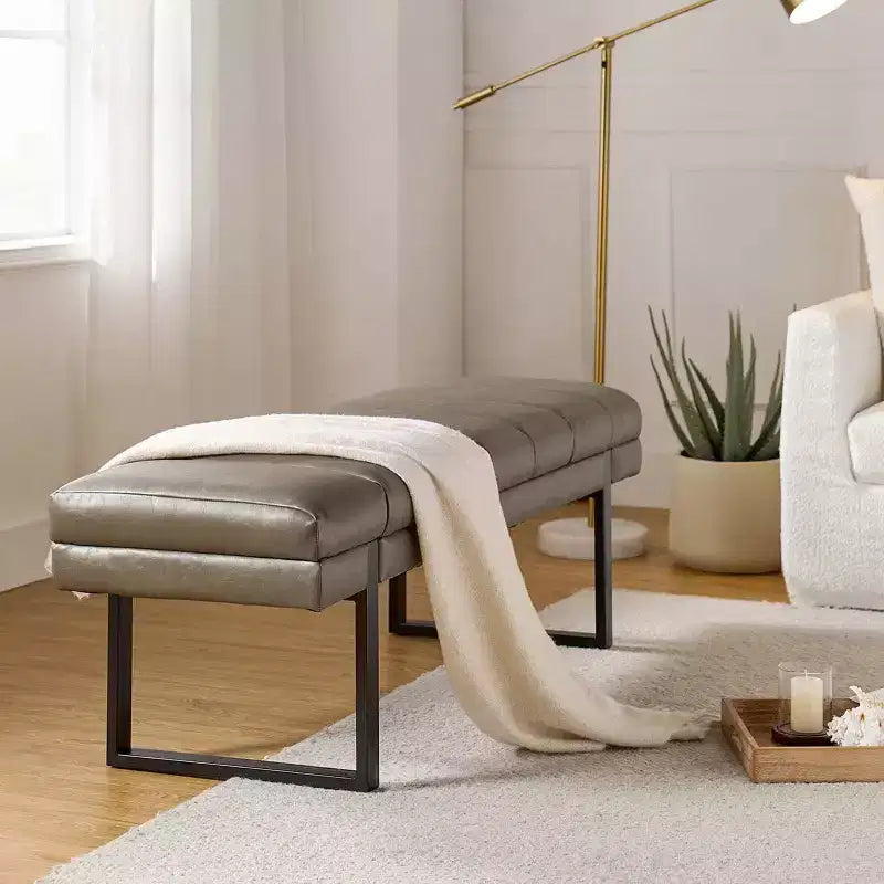 Banc Anahli moderne avec design touffeté en similicuir végétalienArtful Living Design