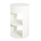 Okak Table d'appoint ronde moderne à 3 niveaux avec cadre en métal, table de bout avec armoire à porte coulissante et 2 étagères, table de canapé pour salon, blanc mat