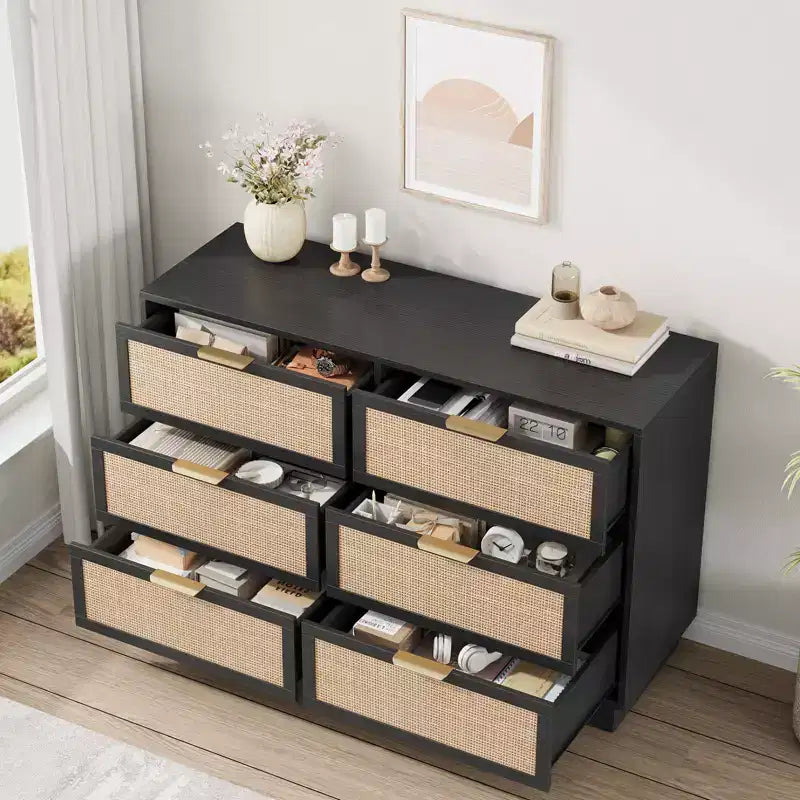 Commode 6 tiroirs en rotin, 120 cm de large, noire, avec poignées en métal et base en bois robuste pour chambre à coucher, salon, chambre d'enfant, placard