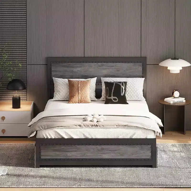 Cadre de lit Acekool Queen Size avec quatre tiroirs de rangement et station de recharge, lit plateforme riveté avec tête de lit, support à lattes métalliques, gris