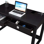Bureau d'ordinateur HomeStock de 71 cm de haut en bois composite noir avec tiroir universel