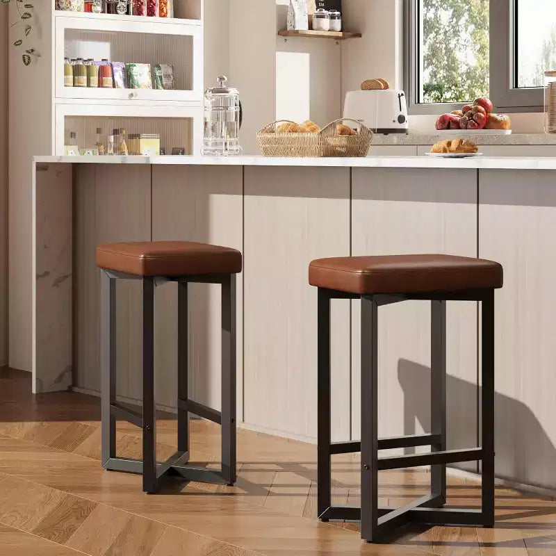 Tabourets de bar modernes lot de 2/4, tabourets de bar sans dossier hauteur de comptoir de 62,5 cm, sièges rembourrés en cuir PU avec cadre en X en métal et repose-pieds, pour la maison