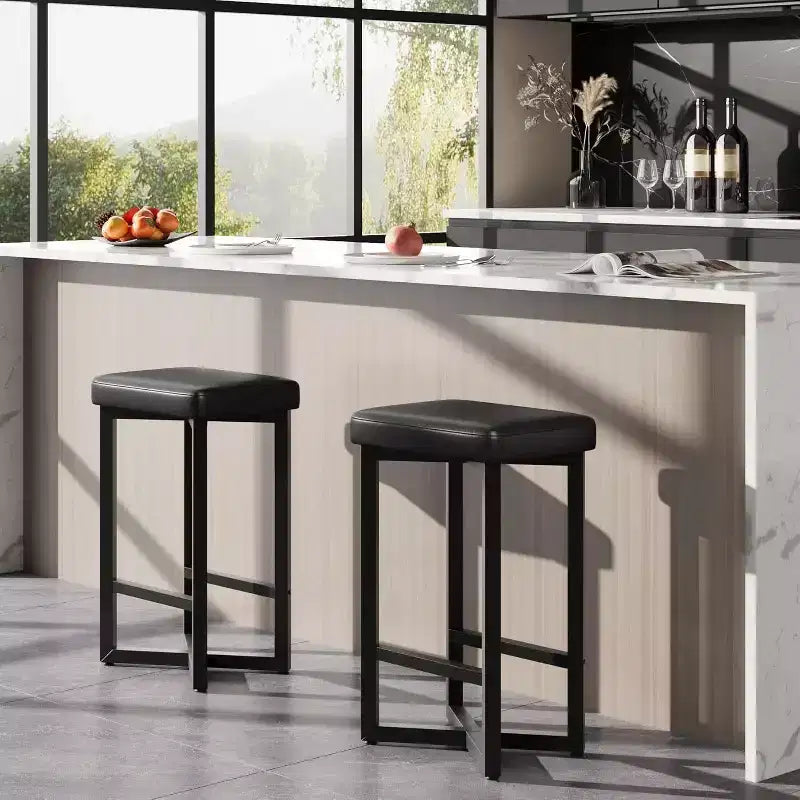 Tabourets de bar modernes lot de 2/4, tabourets de bar sans dossier hauteur de comptoir de 62,5 cm, sièges rembourrés en cuir PU avec cadre en X en métal et repose-pieds, pour la maison